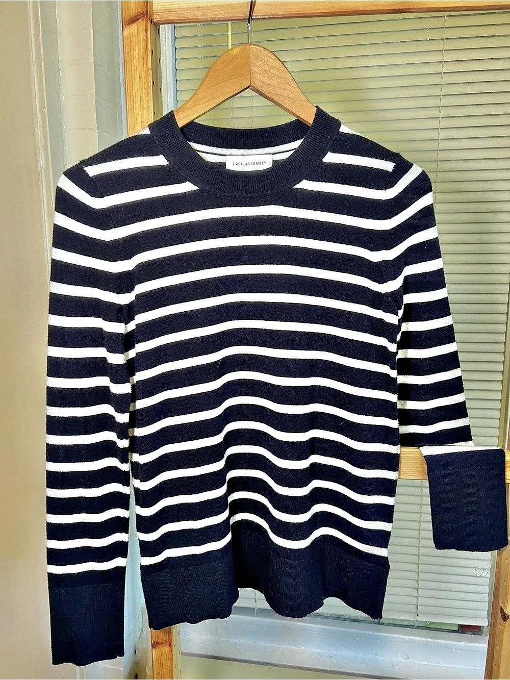 Free Assembly Striped Crewneck Sweater in Navy & White Size XS Like New